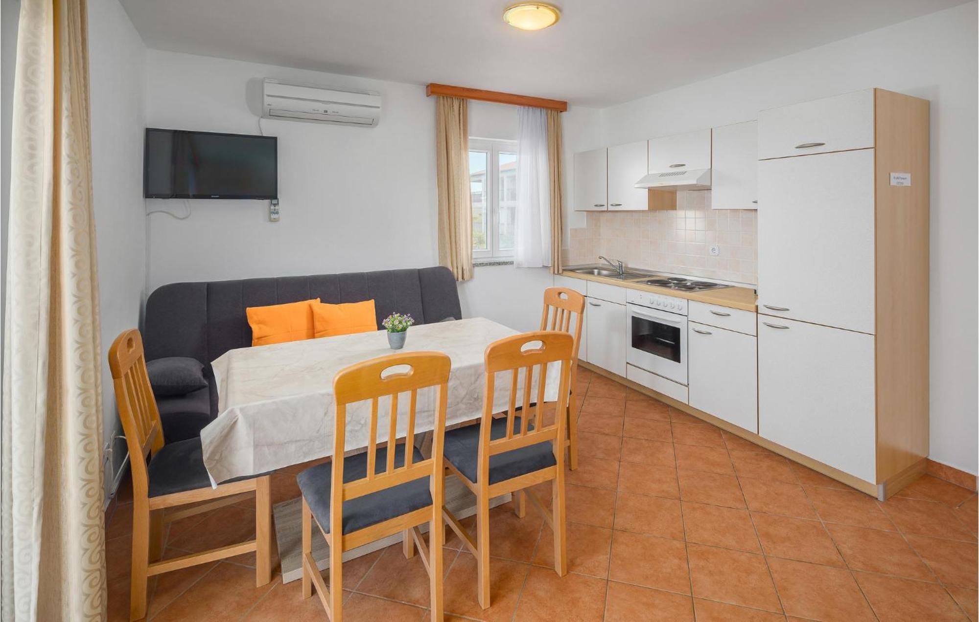 1 Bedroom Beautiful Apartment In Пореч Экстерьер фото