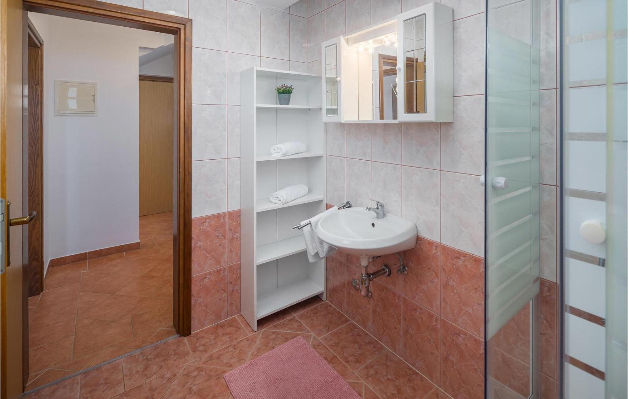1 Bedroom Beautiful Apartment In Пореч Экстерьер фото